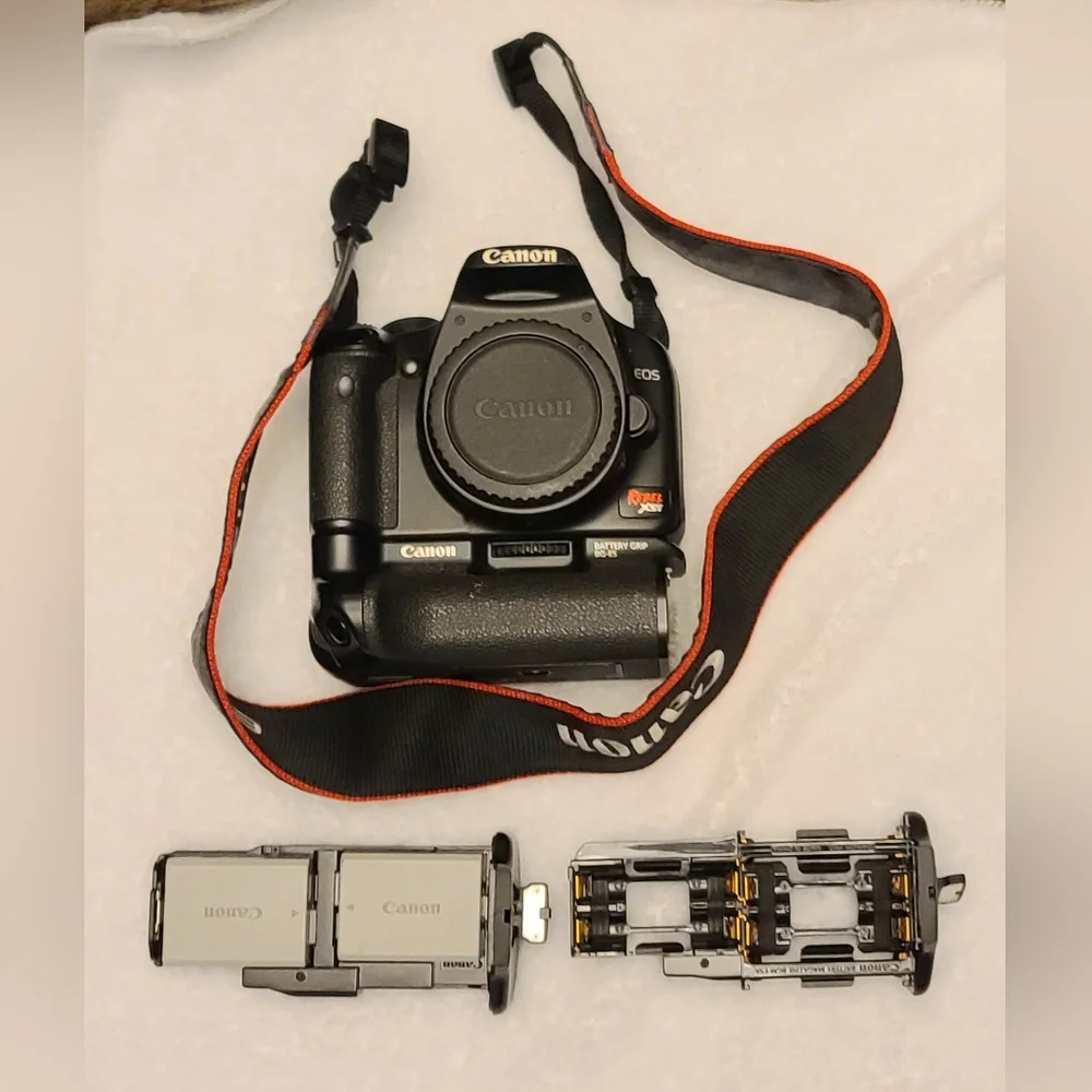 Canon EOS 450D / Rebel XSI DSLR with Battery Grip BG-ES